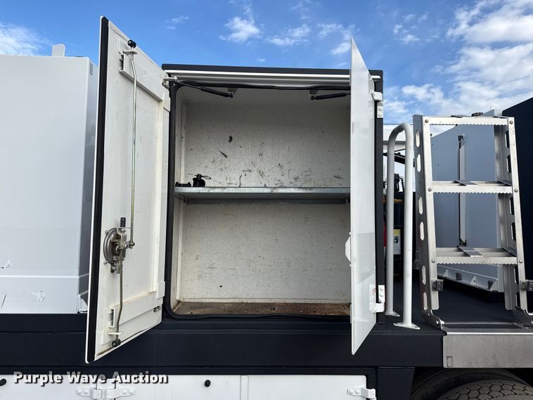 image for item EG1810 2018 Peterbilt 337 utility / service truck