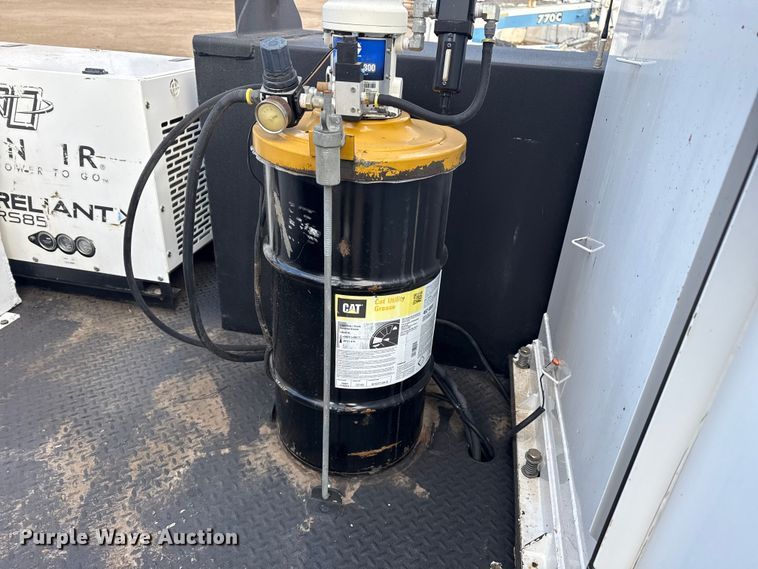 image for item EG1810 2018 Peterbilt 337 utility / service truck