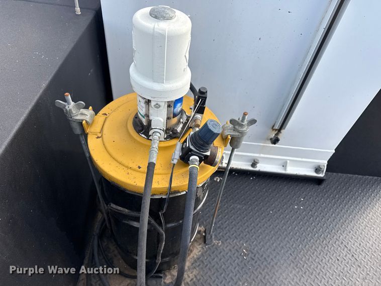 image for item EG1810 2018 Peterbilt 337 utility / service truck