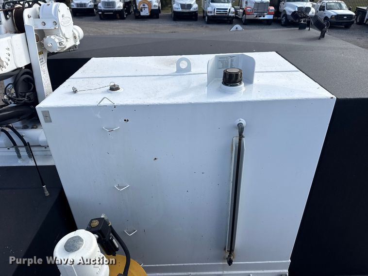 image for item EG1810 2018 Peterbilt 337 utility / service truck