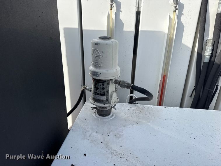 image for item EG1810 2018 Peterbilt 337 utility / service truck