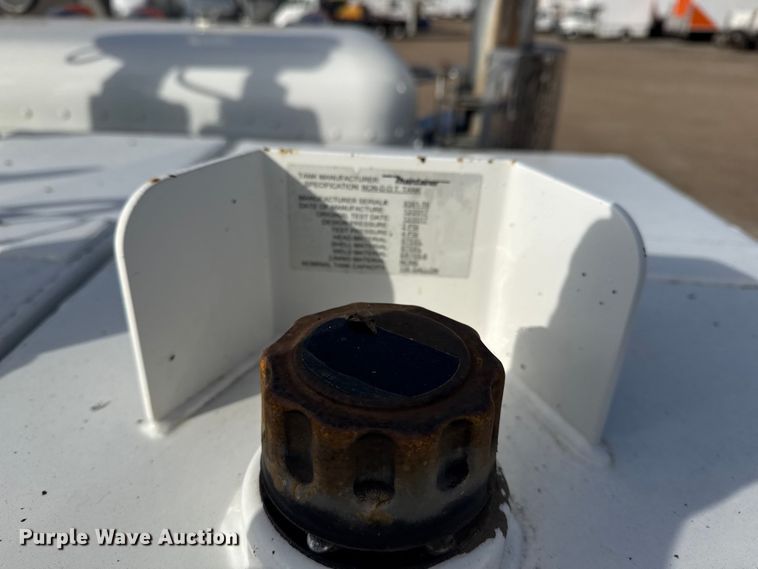 image for item EG1810 2018 Peterbilt 337 utility / service truck