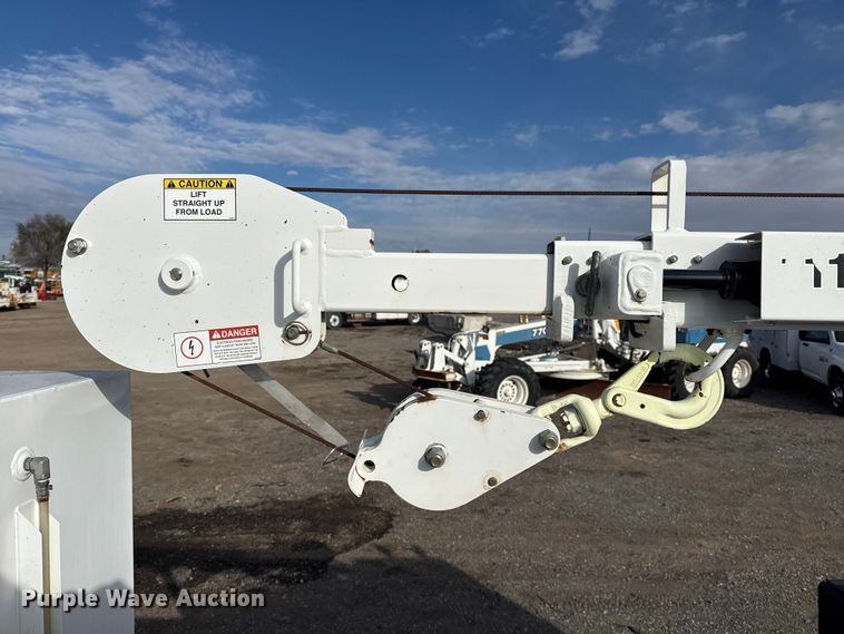 image for item EG1810 2018 Peterbilt 337 utility / service truck