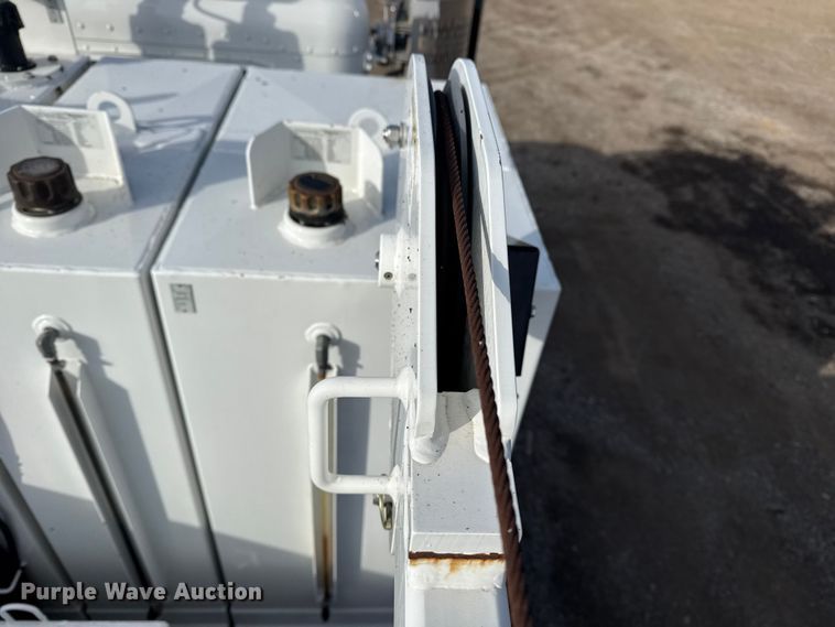 image for item EG1810 2018 Peterbilt 337 utility / service truck