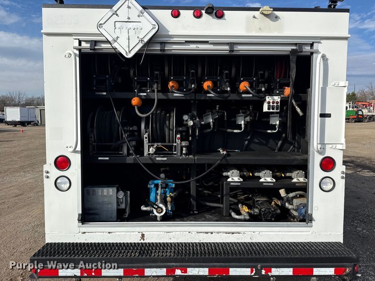 image for item EG1810 2018 Peterbilt 337 utility / service truck