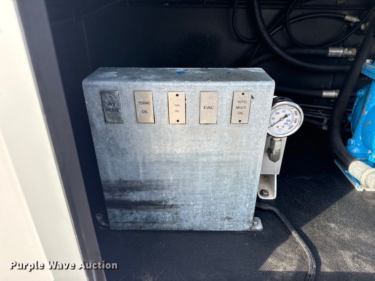 image for item EG1810 2018 Peterbilt 337 utility / service truck