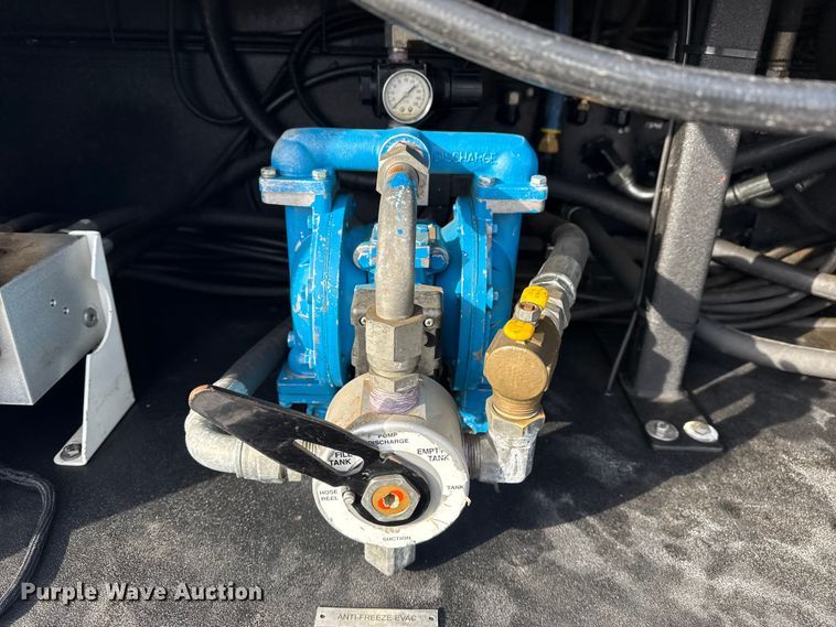 image for item EG1810 2018 Peterbilt 337 utility / service truck