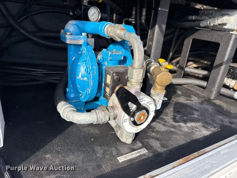 image for item EG1810 2018 Peterbilt 337 utility / service truck