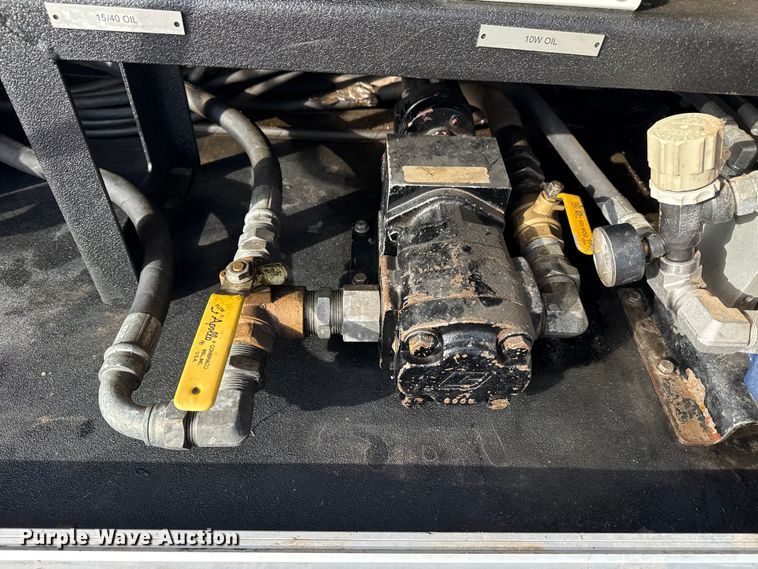 image for item EG1810 2018 Peterbilt 337 utility / service truck