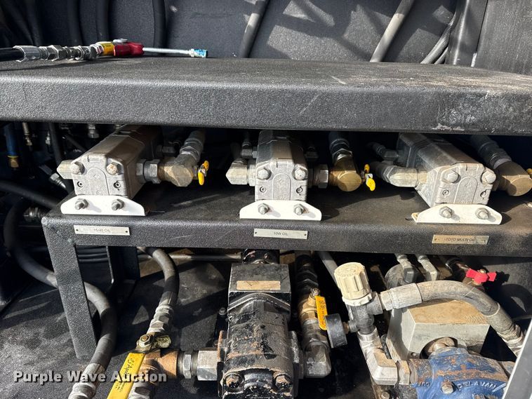 image for item EG1810 2018 Peterbilt 337 utility / service truck