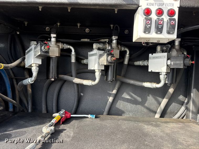 image for item EG1810 2018 Peterbilt 337 utility / service truck