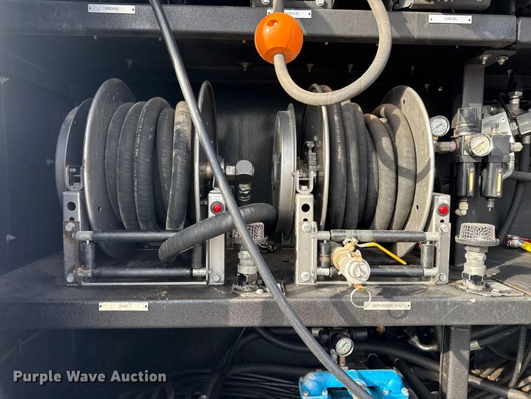 image for item EG1810 2018 Peterbilt 337 utility / service truck