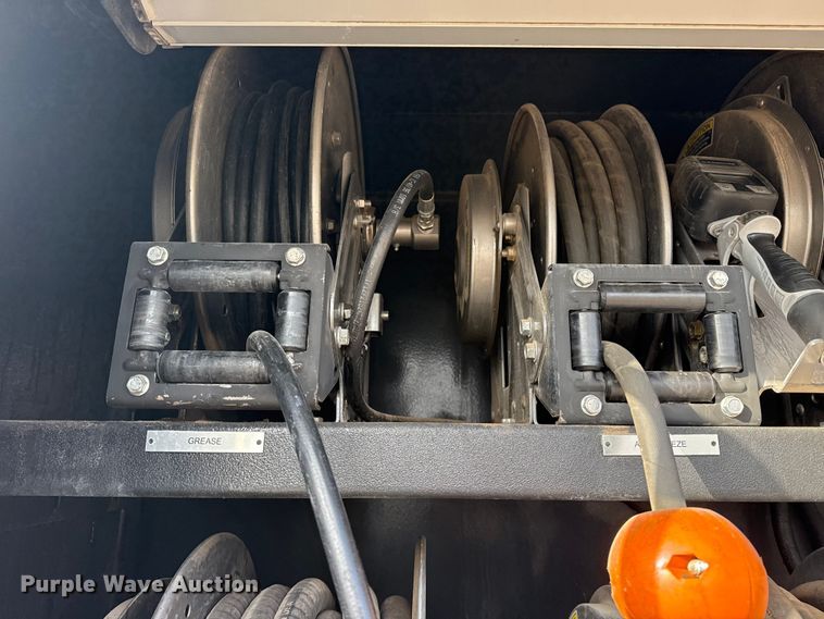 image for item EG1810 2018 Peterbilt 337 utility / service truck