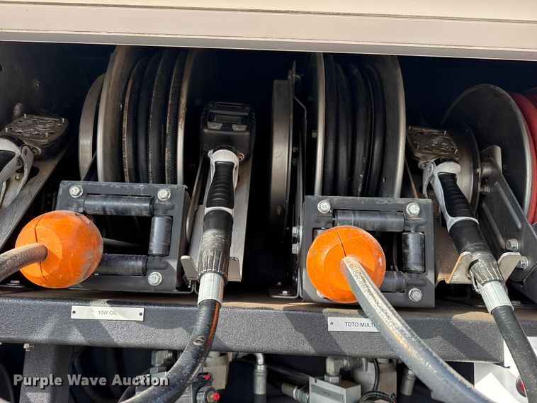 image for item EG1810 2018 Peterbilt 337 utility / service truck