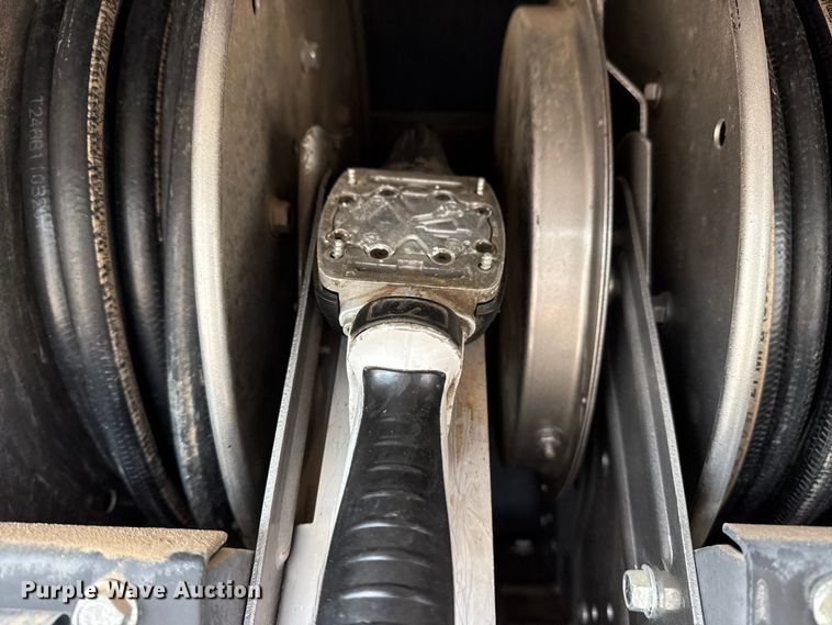 image for item EG1810 2018 Peterbilt 337 utility / service truck