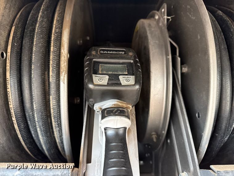 image for item EG1810 2018 Peterbilt 337 utility / service truck