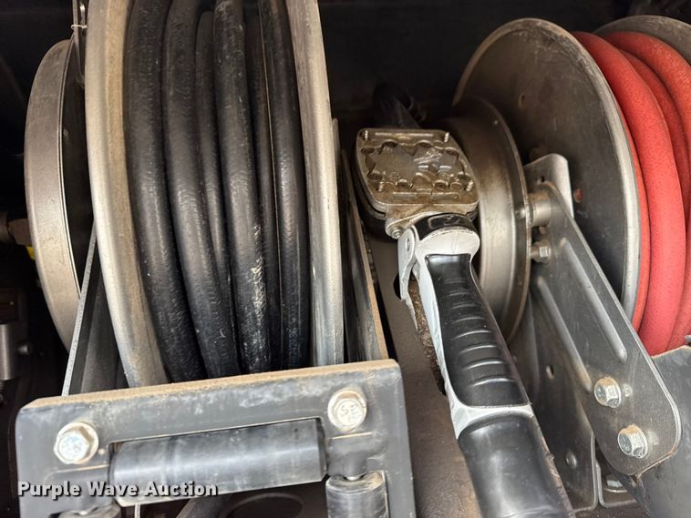 image for item EG1810 2018 Peterbilt 337 utility / service truck