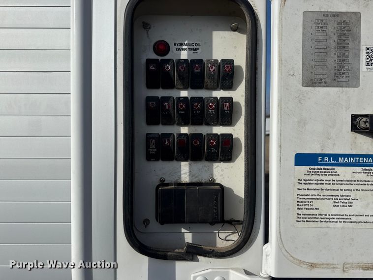 image for item EG1810 2018 Peterbilt 337 utility / service truck