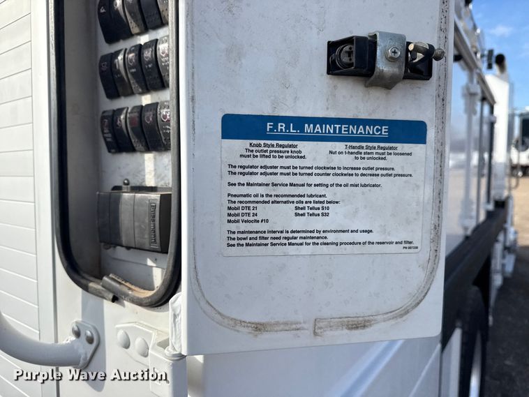 image for item EG1810 2018 Peterbilt 337 utility / service truck