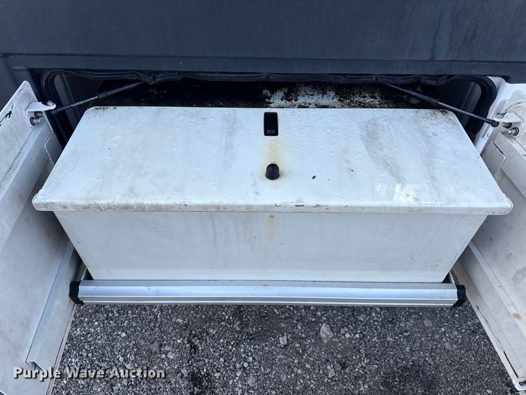 image for item EG1810 2018 Peterbilt 337 utility / service truck