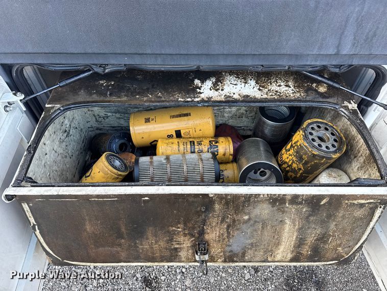 image for item EG1810 2018 Peterbilt 337 utility / service truck