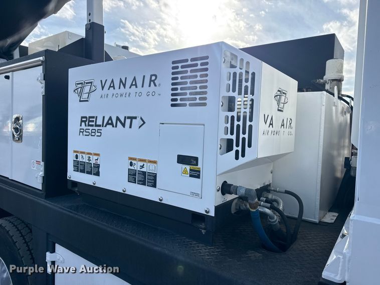 image for item EG1810 2018 Peterbilt 337 utility / service truck