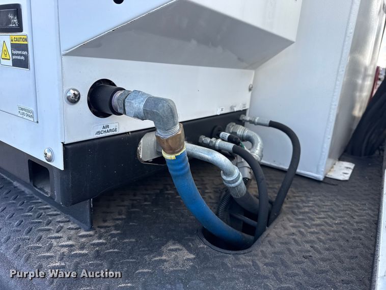 image for item EG1810 2018 Peterbilt 337 utility / service truck