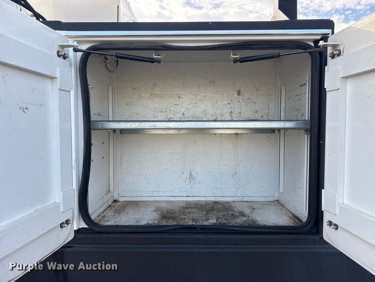 image for item EG1810 2018 Peterbilt 337 utility / service truck