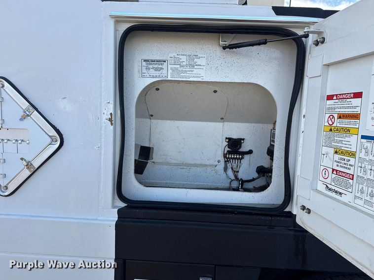 image for item EG1810 2018 Peterbilt 337 utility / service truck