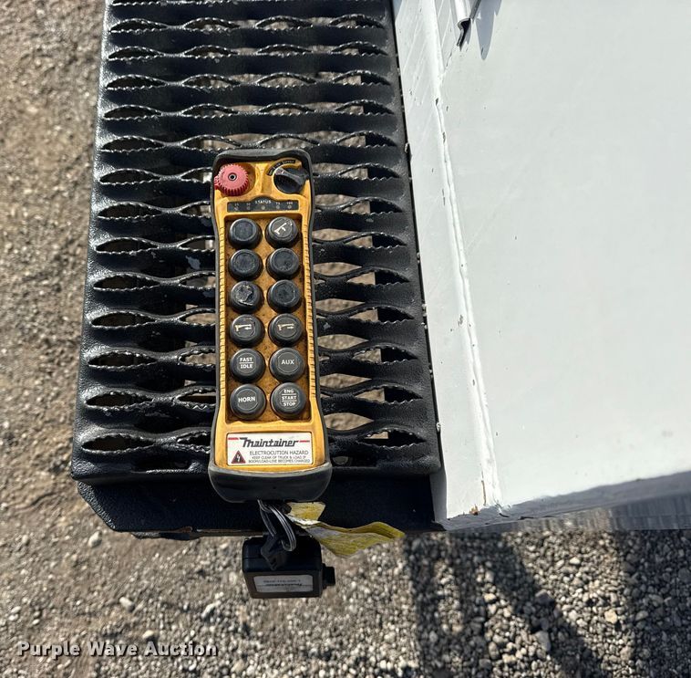 image for item EG1810 2018 Peterbilt 337 utility / service truck