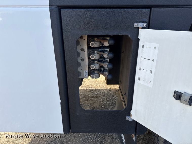 image for item EG1810 2018 Peterbilt 337 utility / service truck