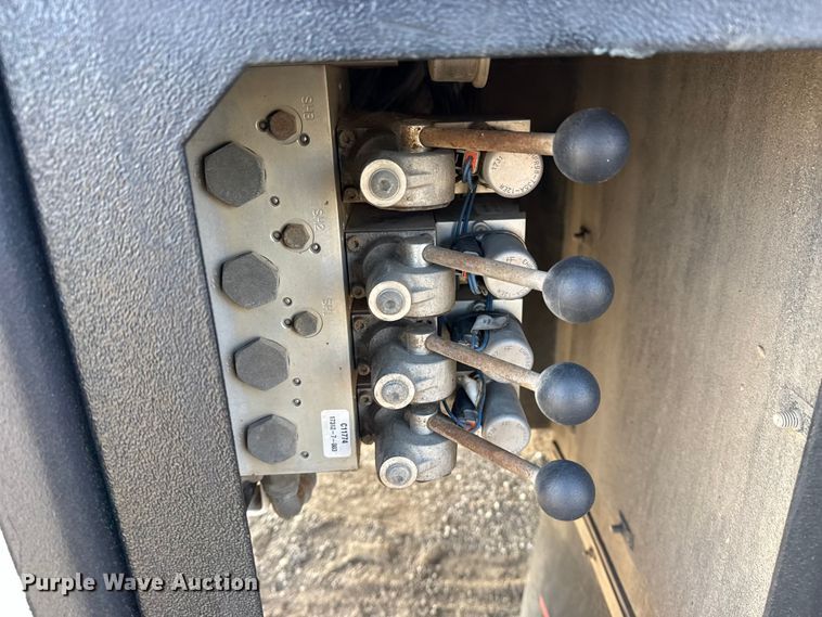 image for item EG1810 2018 Peterbilt 337 utility / service truck