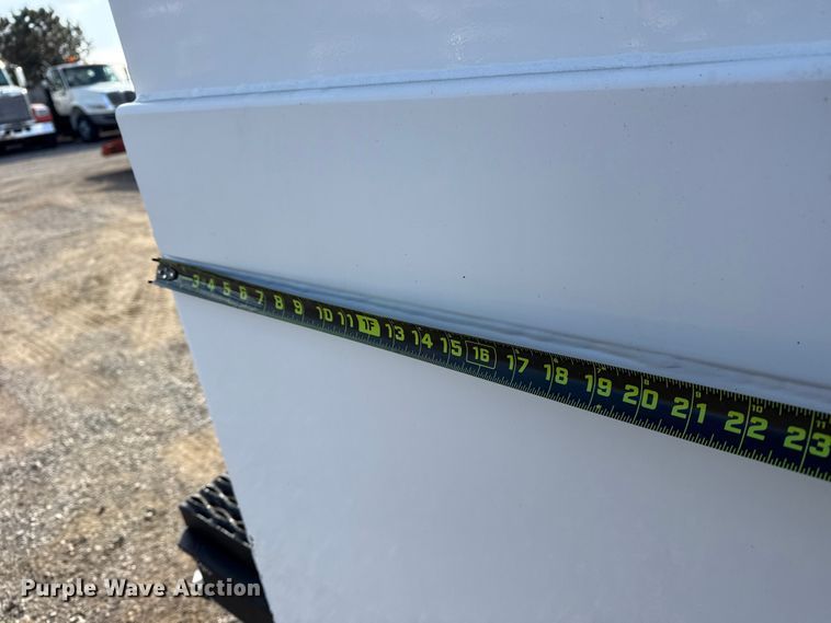 image for item EG1810 2018 Peterbilt 337 utility / service truck