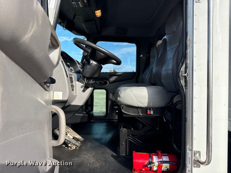 image for item EG1810 2018 Peterbilt 337 utility / service truck