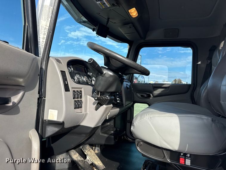 image for item EG1810 2018 Peterbilt 337 utility / service truck