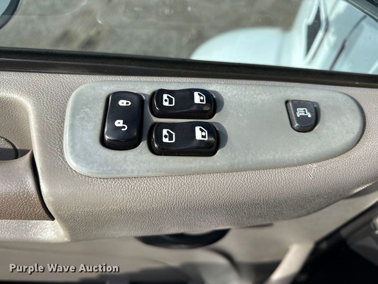 image for item EG1810 2018 Peterbilt 337 utility / service truck