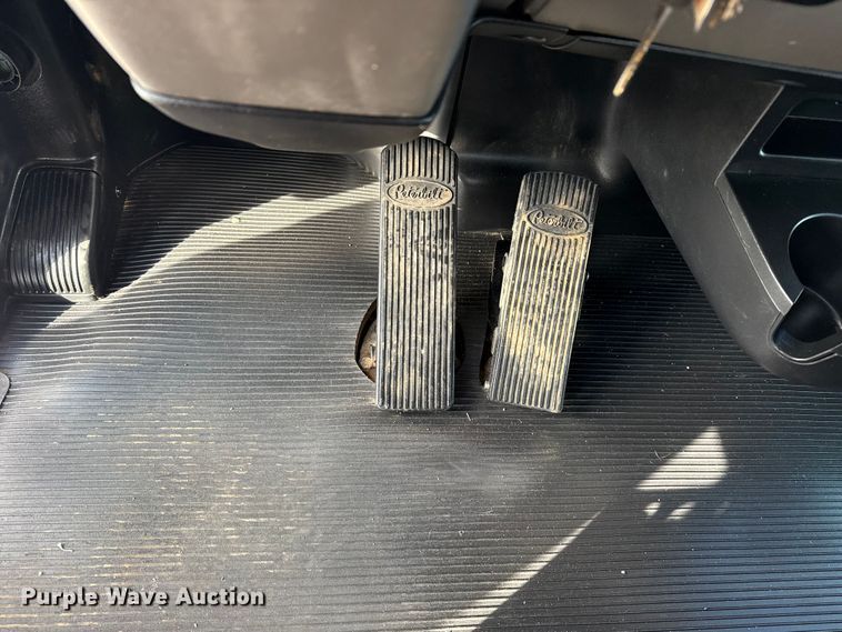 image for item EG1810 2018 Peterbilt 337 utility / service truck