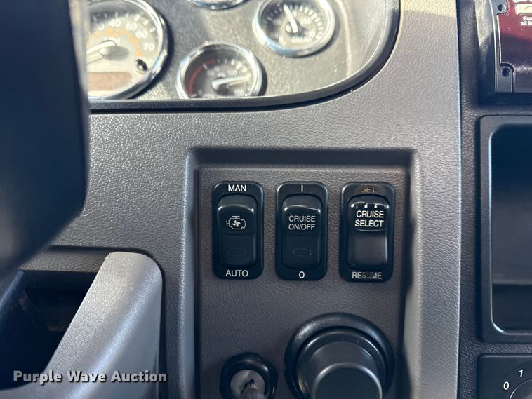 image for item EG1810 2018 Peterbilt 337 utility / service truck