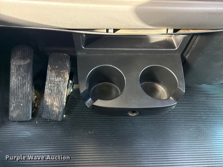 image for item EG1810 2018 Peterbilt 337 utility / service truck