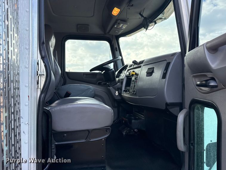 image for item EG1810 2018 Peterbilt 337 utility / service truck