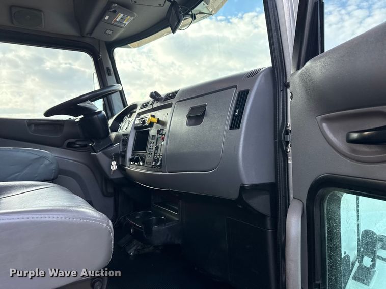 image for item EG1810 2018 Peterbilt 337 utility / service truck