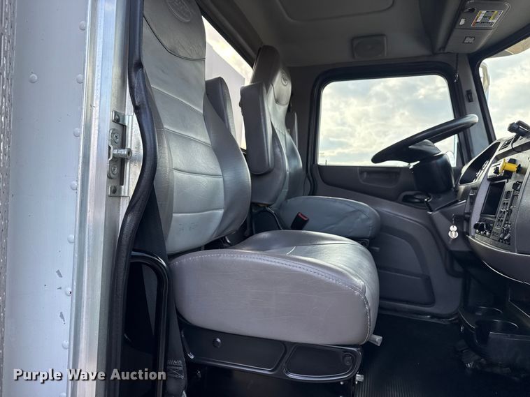 image for item EG1810 2018 Peterbilt 337 utility / service truck