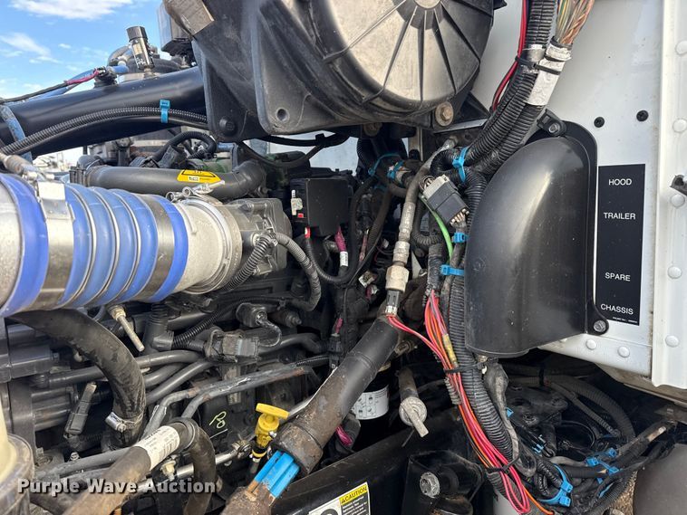 image for item EG1810 2018 Peterbilt 337 utility / service truck