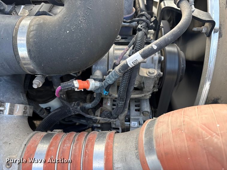 image for item EG1810 2018 Peterbilt 337 utility / service truck