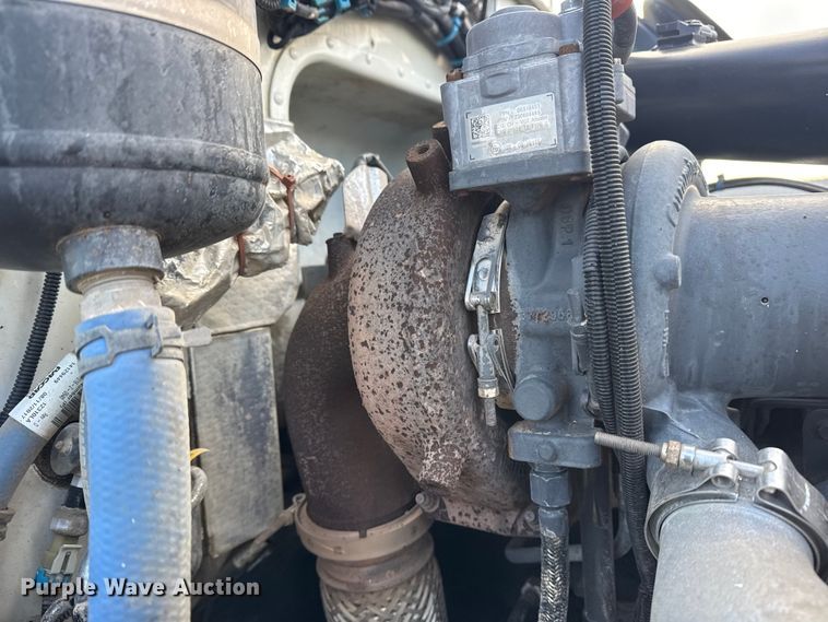 image for item EG1810 2018 Peterbilt 337 utility / service truck