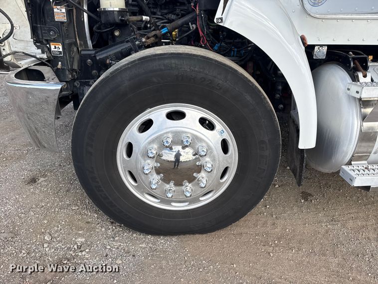 image for item EG1810 2018 Peterbilt 337 utility / service truck