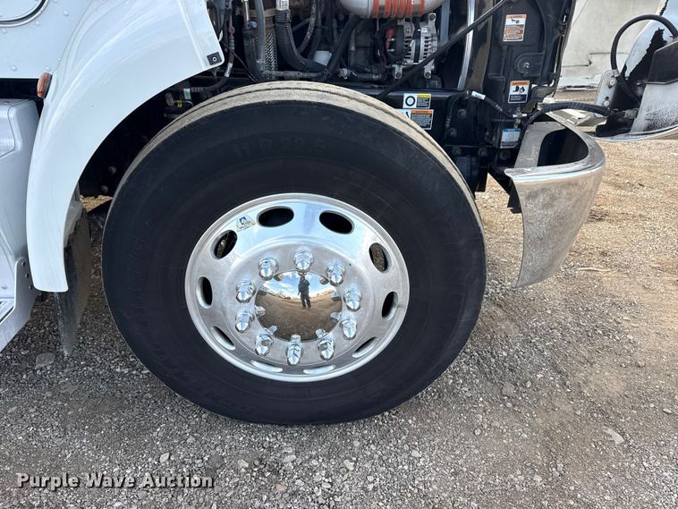 image for item EG1810 2018 Peterbilt 337 utility / service truck