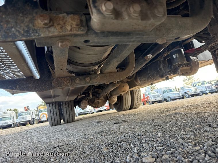 image for item EG1810 2018 Peterbilt 337 utility / service truck