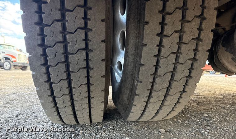 image for item EG1810 2018 Peterbilt 337 utility / service truck