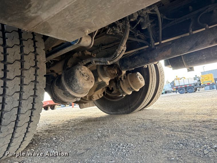 image for item EG1810 2018 Peterbilt 337 utility / service truck